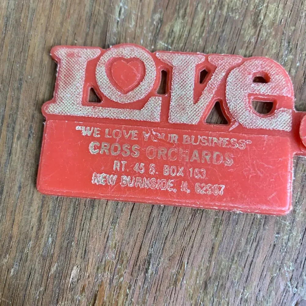 Vintage retro 70s 80s LOVE plastic keychain Cross Orchards New Burnside Illinois